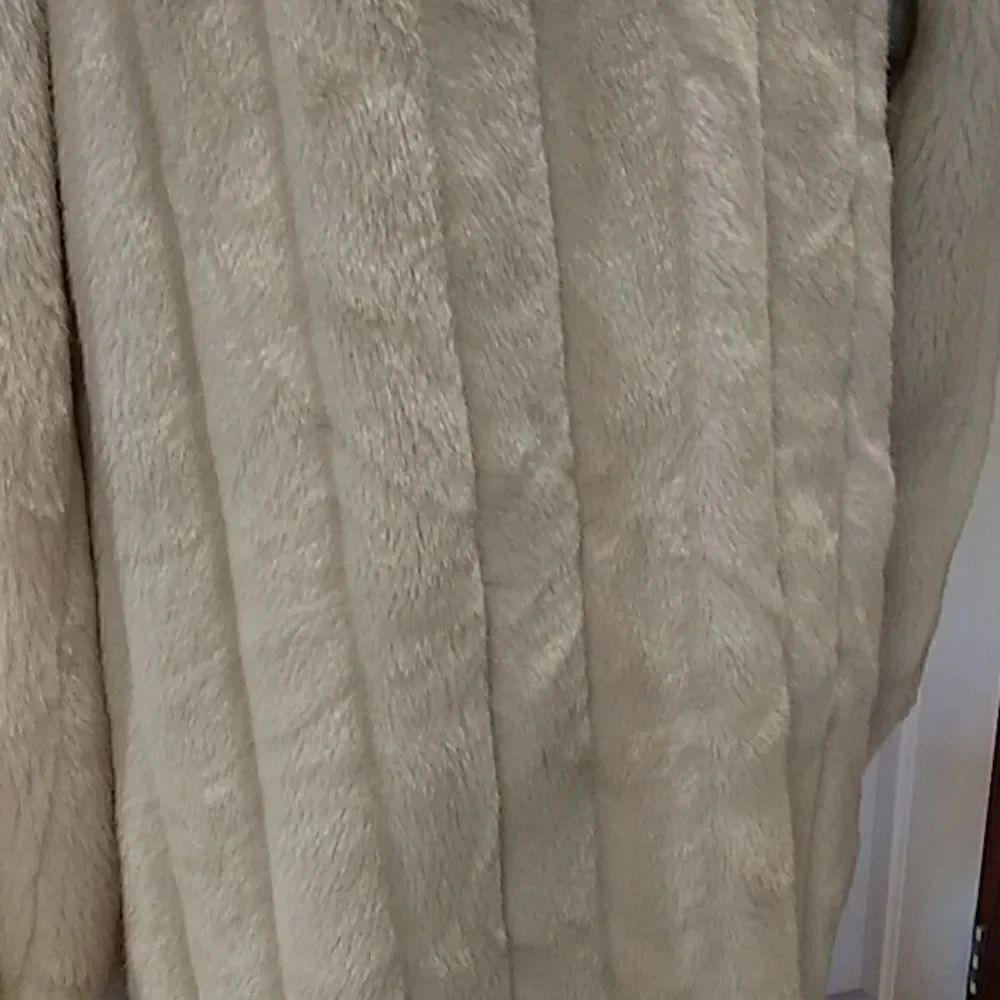 Coat - Picture 5 of 9
